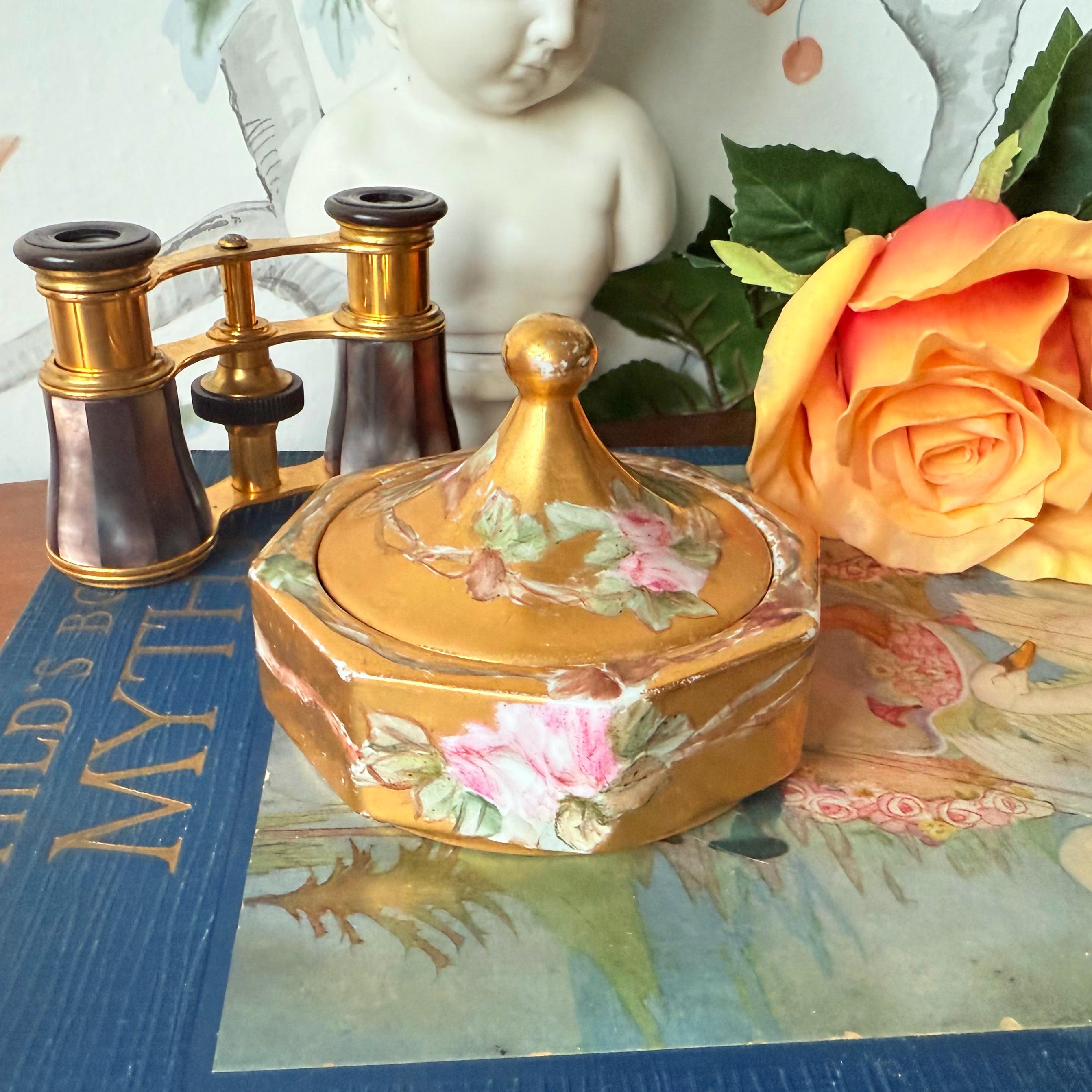 イタリー製　ヴィンテージ　スタンド式　灰皿　 花柄　ロココ調　ピンクインテリア イタリー製 ヴィンテージ スタンド式 灰皿 花柄 ロココ調 ピンクインテリア