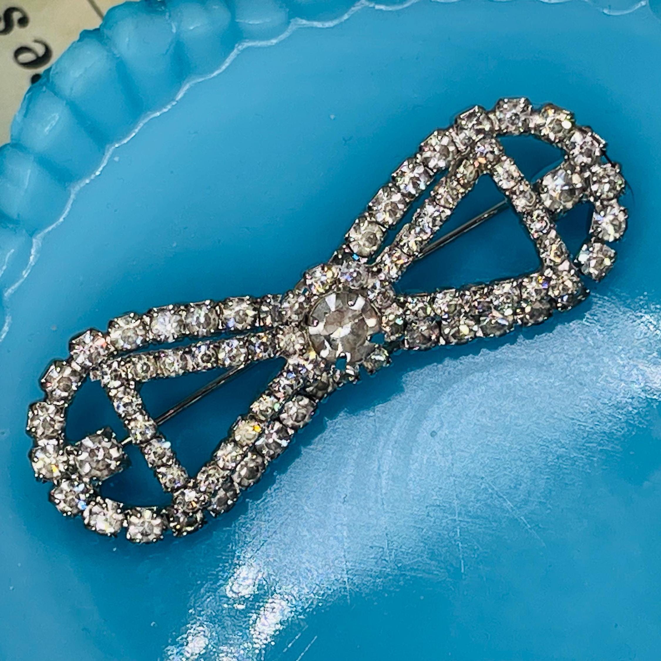 1950s’　ribbon motif rhinestone　brooch Trifari Stylized Ribbon or Bow Brooch with Rhinestones