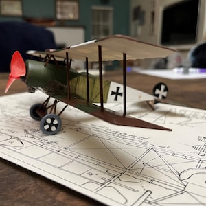 Fokker D-II planeja modelo em escala para voo com bastão e tecido