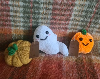 Halloween-Geister- und Kürbis-Plüschtiere