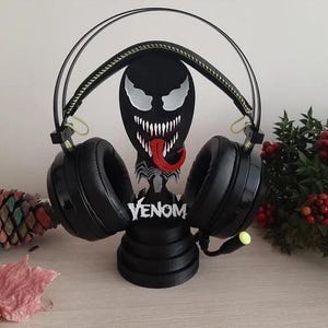 Venom Headphone Stand. Spiderverse spiderman Superhero. Perfect for storage and organizing your headset. Intricate 3d printed design.