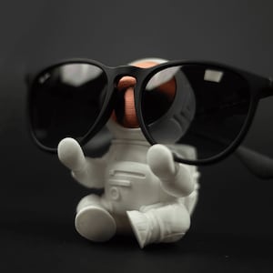 Astronaut Glasses Holder. Great for sunglasses or reading glasses. Cute desk decor. Entry way organization. Storage for bedside table.