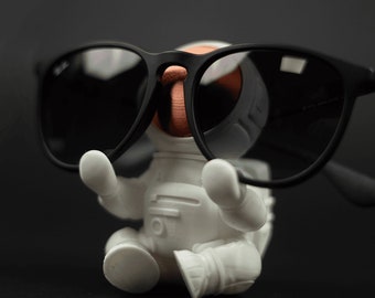 Astronaut Glasses Holder. Great for sunglasses or reading glasses. Cute desk decor. Entry way organization. Storage for bedside table.