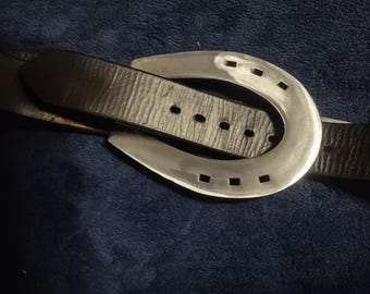 Elegancka żelazna klamra do paska w kształcie podkowy, wykończenie polerowanym srebrem (5 x 4 cale)