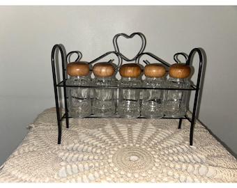 Vintage Spice Rack Set 5 Glass Jars Wood Lids Black Wire Heart Scroll Organizer