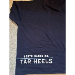 Koszulka NCC Apparel North Carolina Tar Heels w kolorze granatowym UNC Rameses Graphic XL zdjęcie 2