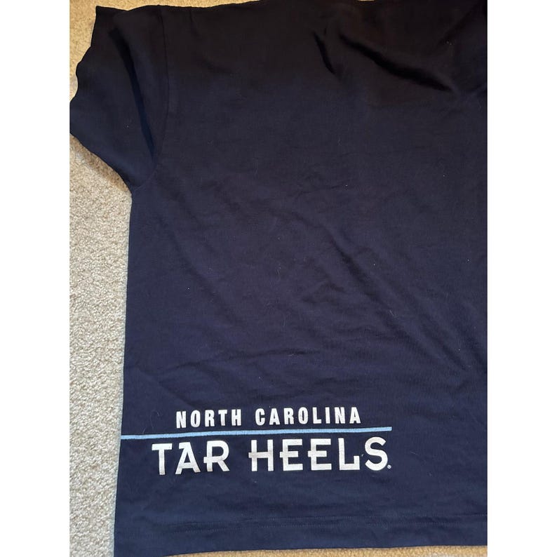 Koszulka NCC Apparel North Carolina Tar Heels w kolorze granatowym UNC Rameses Graphic XL zdjęcie 2
