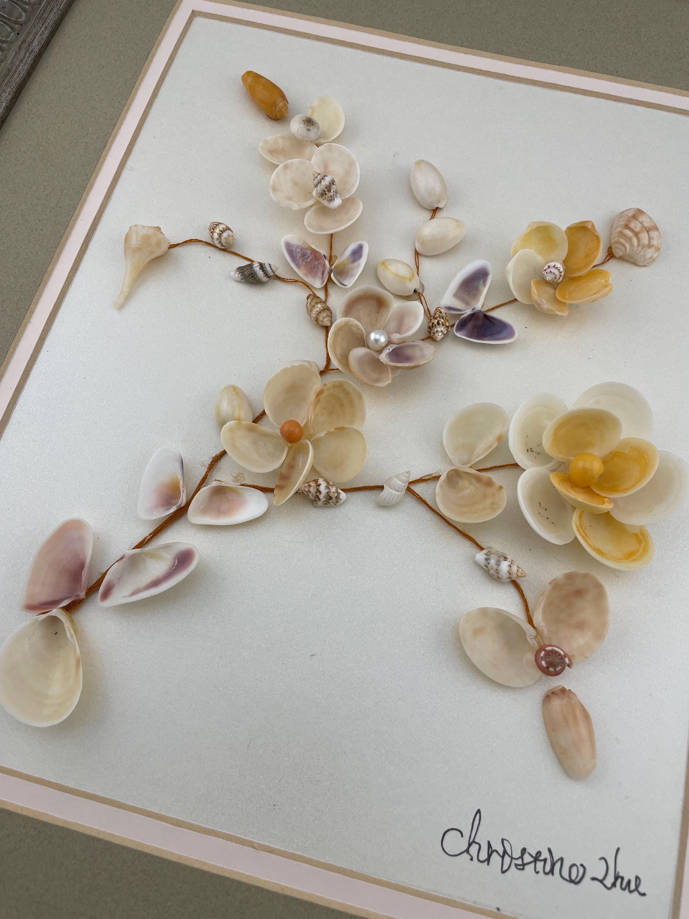 額入り貝殻の花アート：厳選された天然素材を手作りで仕上げました