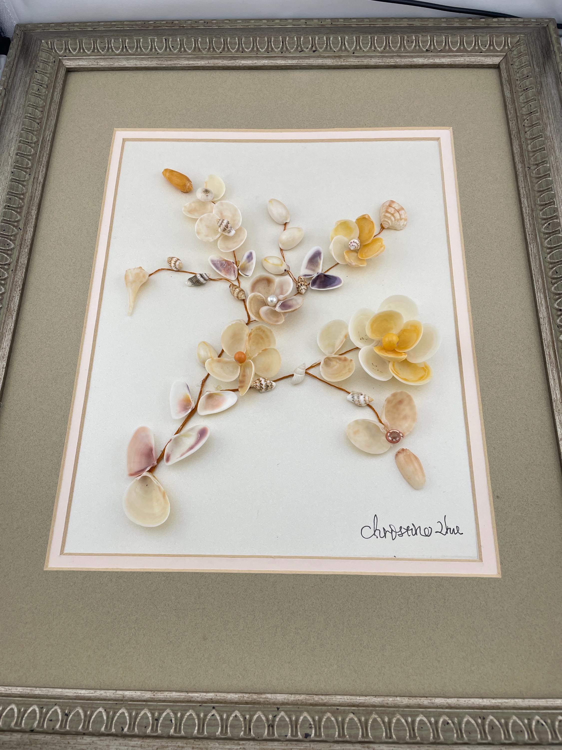 額入り貝殻の花アート：厳選された天然素材を手作りで仕上げました