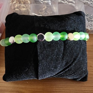 Green beaded stretch bracelet