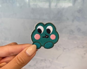 緑のカエルの刺繍パッチ - アイロン接着、縫い付け、かわいいパッチ、動物パッチ