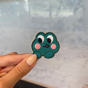 Patch bordado de sapo verde - passar a ferro, costurar, patches kawaii, patch de animal