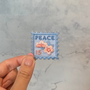 Parche bordado con sello floral de la Paz Azul Vintage - Termoadhesivo y cosible