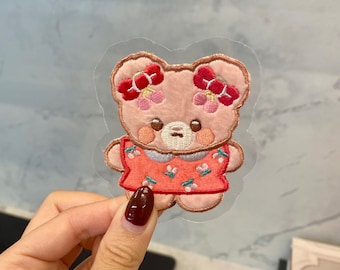 Parche bordado con lazos y osito de peluche rosa: adhesivo para pegar y coser