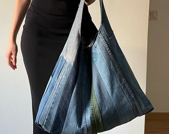 Bolso patchwork. Bolso tote grande de tela vaquera reciclada con bordes deshilachados.