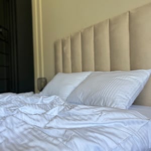 Bedding set full White  Stripe satin 100% cotton.4 Piece Set : Duvet Cover, 2 Pillowcases, Fitted Sheet or Flat Sheet