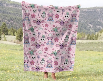 Uroczy kocyk w pastelowym stylu gotyckim, różowy kocyk dla niemowląt w stylu gotyckim nietoperza, upiorny kocyk do sypialni dla dziewczynek w stylu kawaii z motywem kwiatowym i czaszką, prezent na babyshower dla mamy