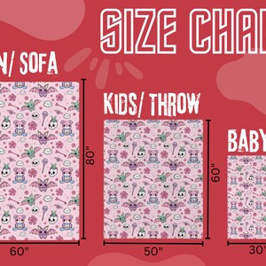 K&ouml;nnte beinhalten: Gr&ouml;&szlig;entabelle f&uuml;r eine rosa-wei&szlig;e gestreifte Decke mit einem niedlichen Fledermaus- und Sch&auml;delmuster. Die Tabelle zeigt drei Gr&ouml;&szlig;en: Queen/Sofa (60" x 80"), Kids/Throw (50" x 60") und Baby (30" x 40").