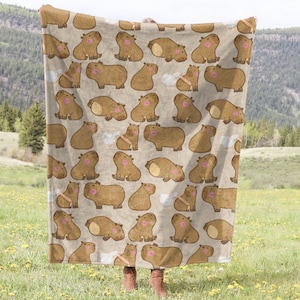 Cute Capybara Blanket for Kids, Great Gift for Capybara Lovers, Beige and Pink Children’s Bedroom Decor, Kawaii Cartoon Capybara Girls Throw