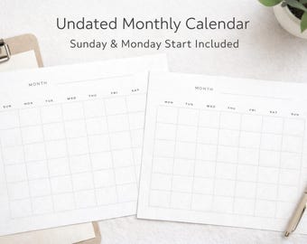 Op de afbeelding: Twee ongedateerde maandkalenderbladen met zondag- en maandagstartopties. Het witte papier heeft een rasterindeling voor dagelijkse invoer, met het woord "MONTH" bovenaan. Een pen ligt aan de rechterkant. Tekst op de afbeelding luidt "Undated Monthly Calendar" en "Sunday & Monday Start Included."