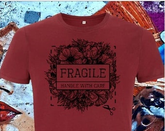 Organic T-Shirt „FRAGILE (handle with care)“ – Unisex loose fit T-Shirt – Sustainably hand silkscreen printed