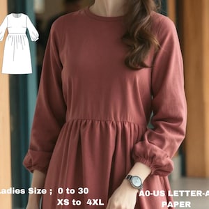 Può includere: Un abito lungo a maniche lunghe color ruggine con gonna a pieghe e maniche a sbuffo. L'abito è disponibile nelle taglie XS-4XL.