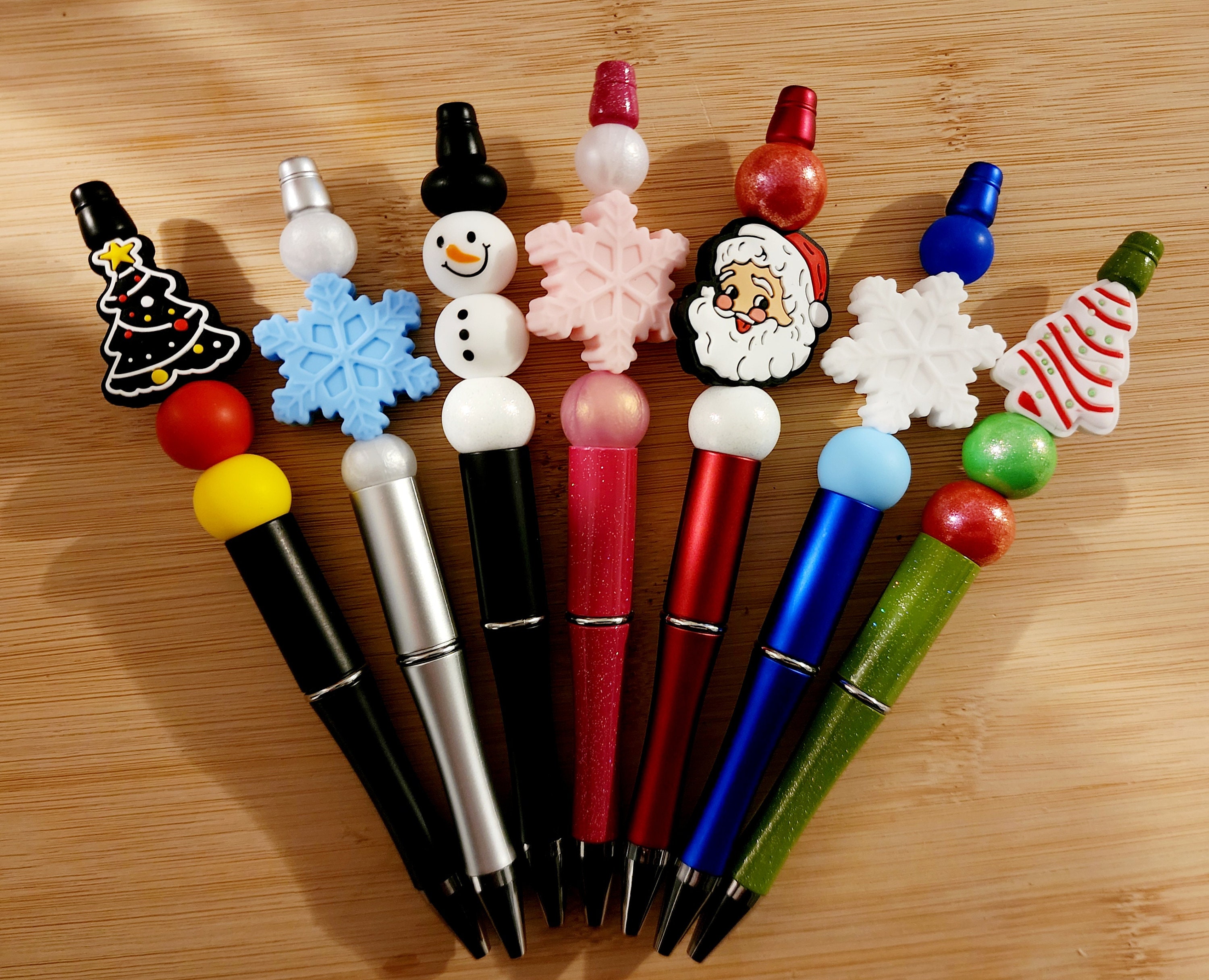 Lincia 60 Pieces Christmas Beaded Pen Plastic Beadable Pen Christmas  Beadable Pens Bulk DIY Pens Making Kit Christmas Beads for Crafts DIY Bead  Pen