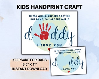 Puede incluir: Tarjeta del Día del Padre imprimible con una huella de mano y el texto "Para el mundo, eres un padre, pero para mí, eres el mundo. Dddy Te amo." La tarjeta mide 8,5 pulgadas por 11 pulgadas.