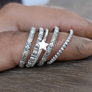 Anillos apilables de plata de ley: diseños con cuentas, trenzados y puntos