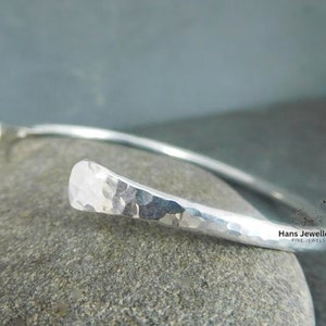 Bransoletka mankietowa ze srebra próby 925: regulowana, rustykalna