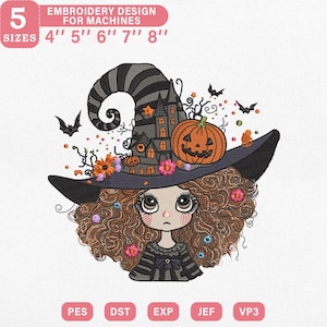 Puede incluir: Un diseño de bordado con una bruja de dibujos animados con un sombrero negro decorado con una casa embrujada y una calabaza. El diseño incluye murciélagos y flores. Tamaños: 10.16cm, 12.7cm, 15.24cm, 17.78cm y 20.32cm.
