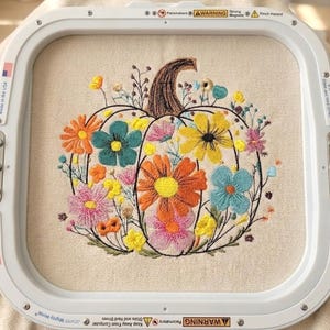 花柄かぼちゃの刺繍デザイン、カラフルな秋の花柄ミシン刺繍ファイル、Dst Pes Exp Jef Vp3形式の即時ダウンロード
