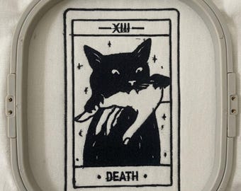 Diseño de bordado de gato del Tarot, carta de la muerte con gato negro y estilo místico, archivo para bordado a máquina, descarga instantánea, archivo gótico PES DST