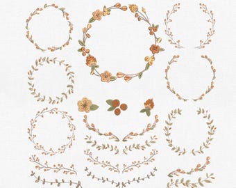 Op de afbeelding: Een collectie van 15+ borduurontwerpen voor de machine met bloemenkransen, bladeren en bessen in tinten oranje, geel en groen. De tekst luidt EMBROIDERY DESIGN FOR MACHINE, 15+ DESIGNS, en de bestandsformaten DST, EXP, JEF, PES, VP3, ART, HUS, XXX.