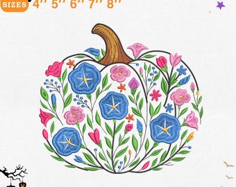 以下が含まれることがあります： 青いアサガオ、ピンクと赤の花、緑の葉が特徴の、機械用の刺繍カボチャのデザイン。 デザインは、10 cm から 20 cm までの 5 つのサイズで利用できます。 デザインには「EMBROIDERY DESIGN FOR MACHINES」というテキストが含まれています。