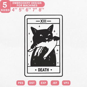 Op de afbeelding: Zwart-wit borduurontwerp met een kat die een wit object vasthoudt, in een tarotkaartframe. De kaart leest "-XIII- DEATH -" met maten van 10 cm tot 20 cm. Inclusief borduurformaten: PES, DST, EXP, JEF en VP3.