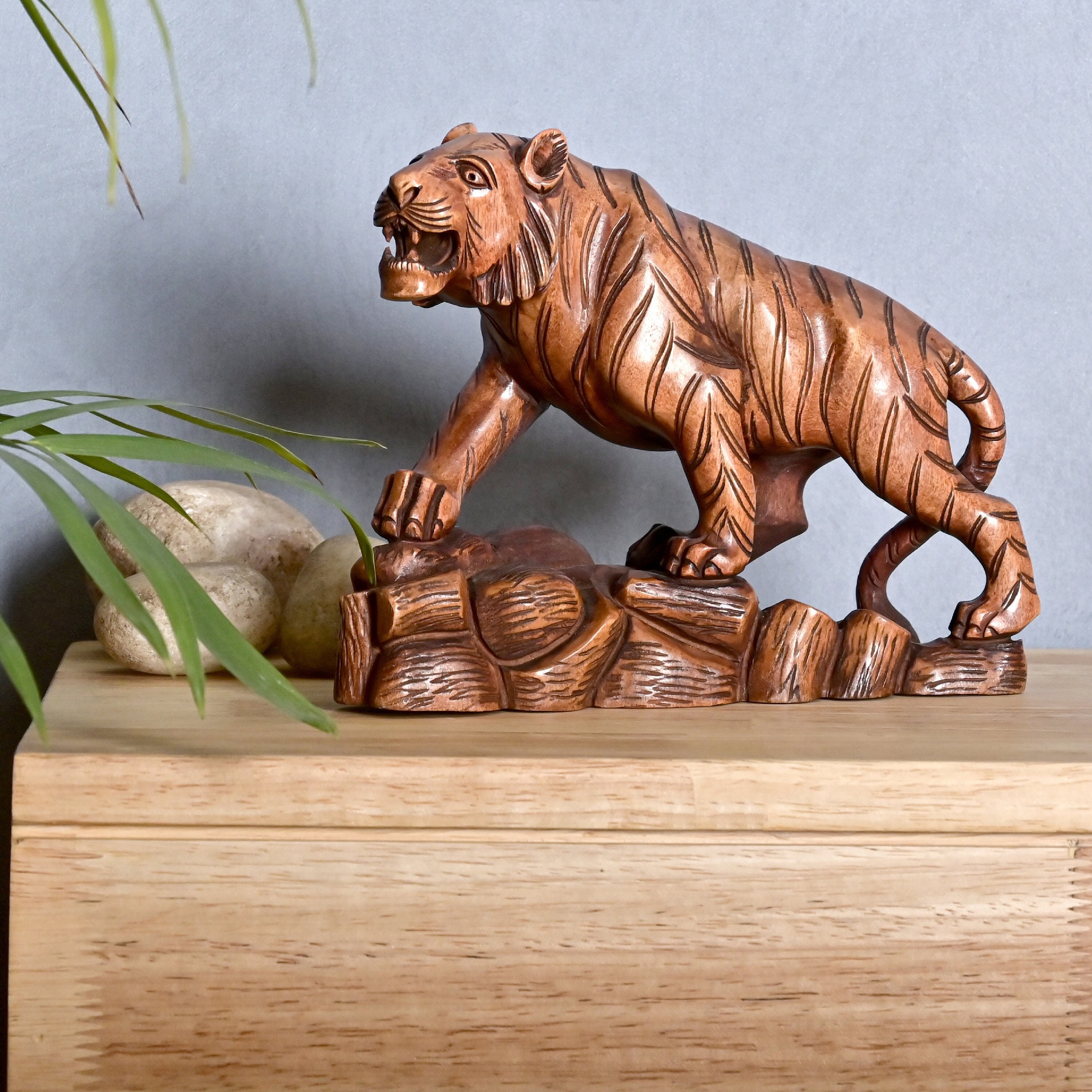 限定版 Handcrafted Piece Art Majestic A Sculpture: Tiger Wooden 木工、竹工芸