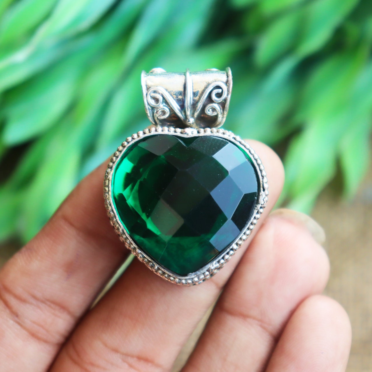 Arabesques Jewels Sterling Silver 925 Emerald Heart Birthstone Pendant Necklace