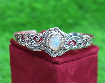 Moonstone Bangle, 925 Sterling Silver, Gemstone Bangle, Handmade Bangle, Gift For Love, Boho Bangle, Moonstone Jewelry, Jewelry Gift