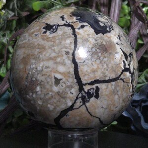 Volcano agate sphere. Uv reactive