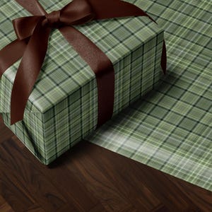 Hunter gift wrapping paper featuring a traditional green plaid pattern for rustic gift presentation.