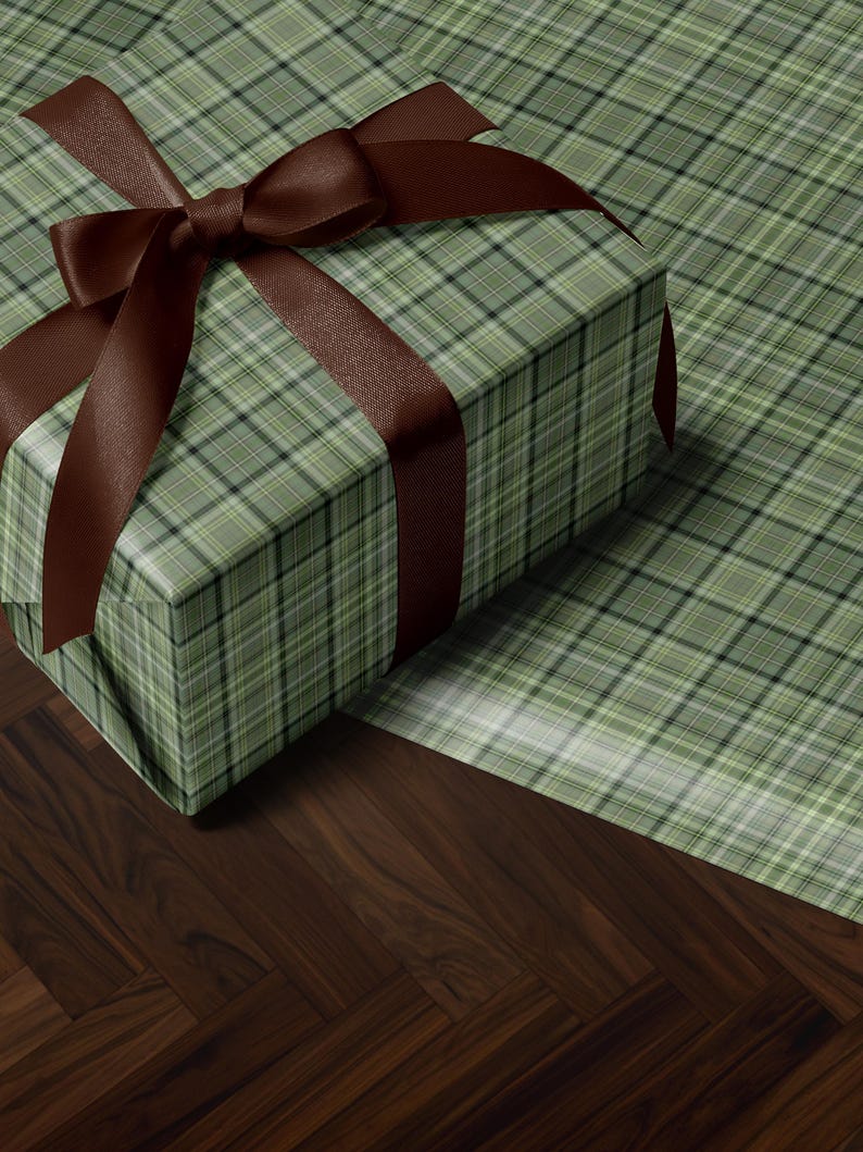 Hunter gift wrapping paper featuring a traditional green plaid pattern for rustic gift presentation.