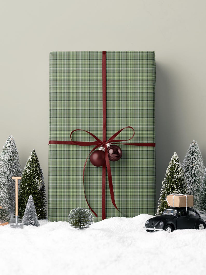 Elegant green plaid gift wrapping paper for men’s Christmas gifts and formal occasions