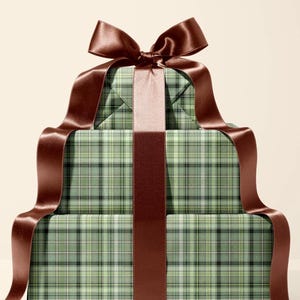 Classy green plaid Christmas wrapping paper for men and rustic holiday style