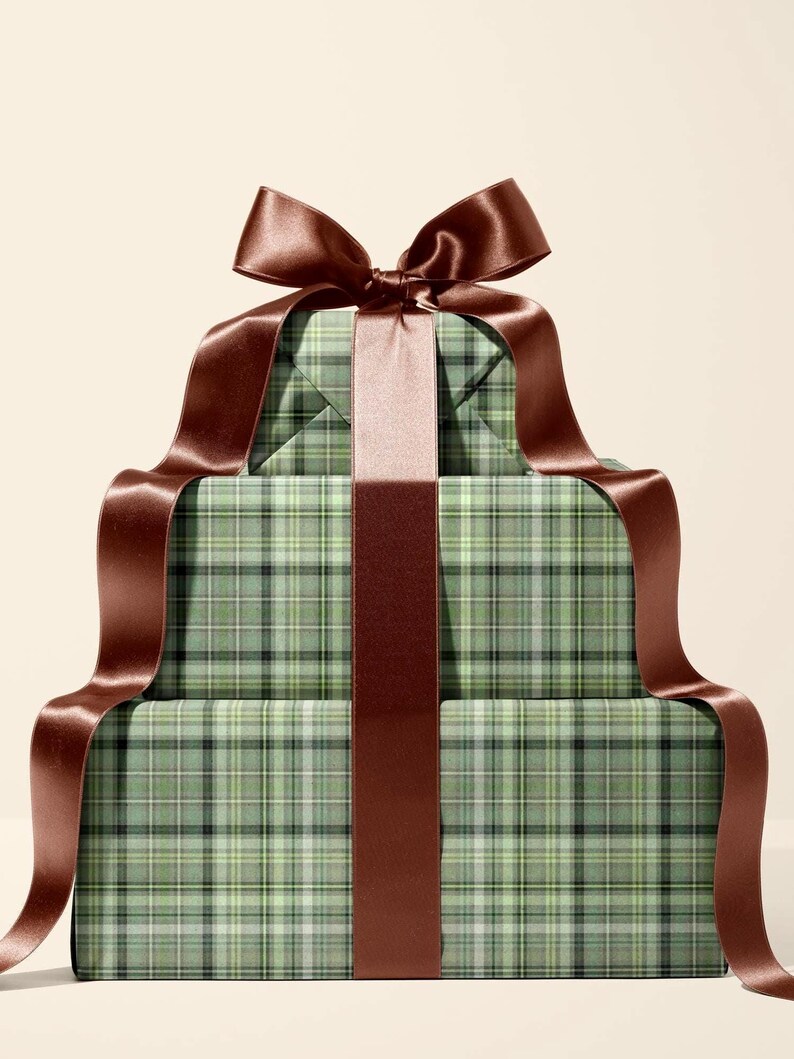 Classy green plaid Christmas wrapping paper for men and rustic holiday style