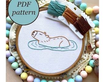 Patrón de bordado de aro de capibara de natación, plantilla de bordado a mano de capibara linda, descarga instantánea de PDF de capibara, capibara hecho a mano fácil