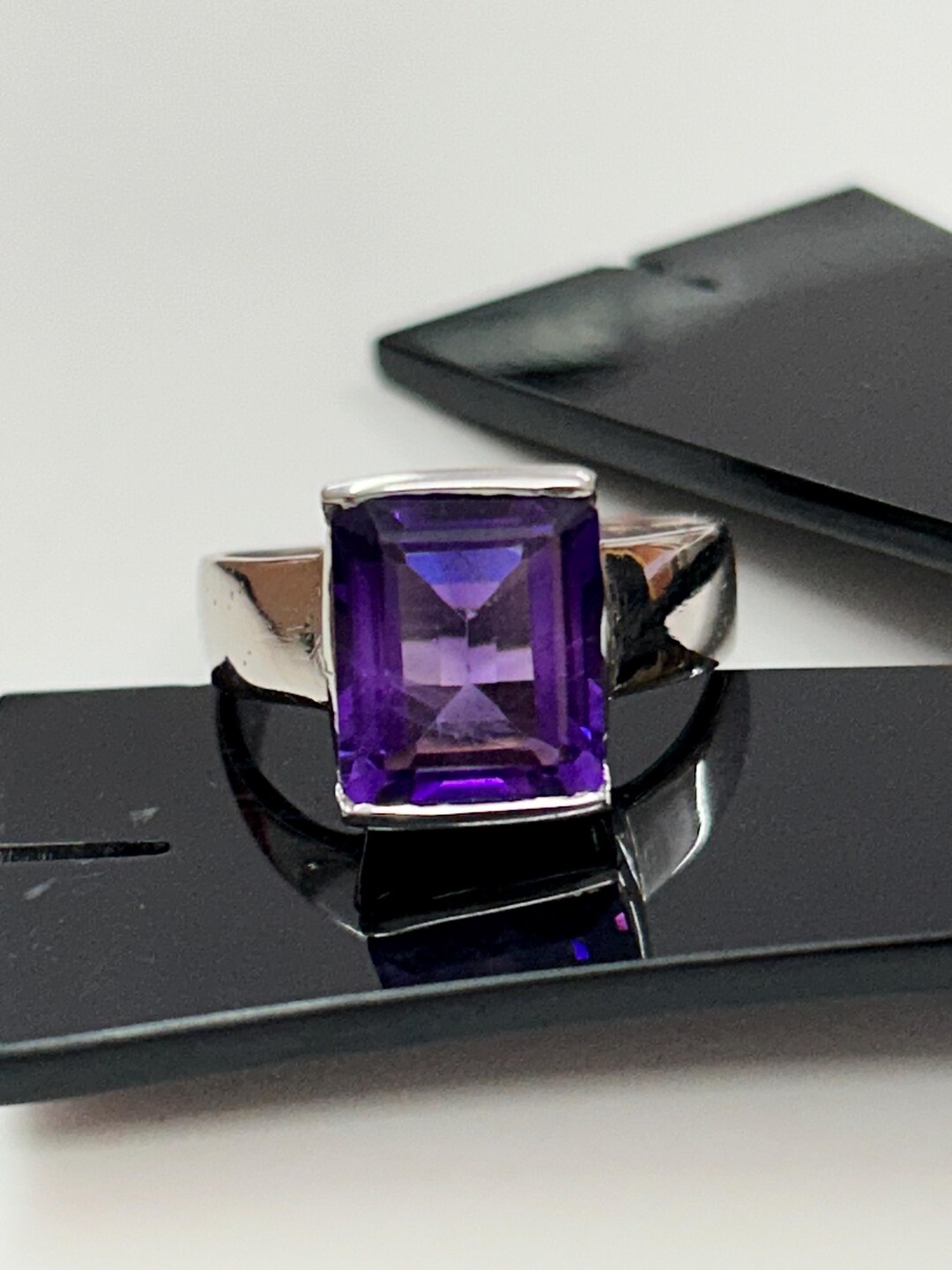 ハンドメイドのアメジストスターリングシルバーリング、2月の誕生石