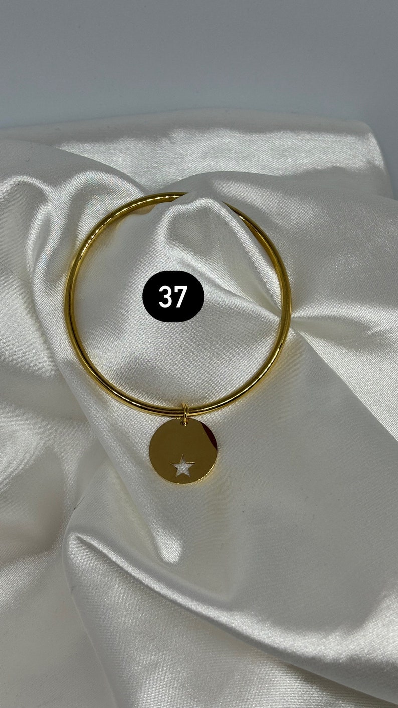 goud en zilverkleurige armband en boeddhistische armband 37