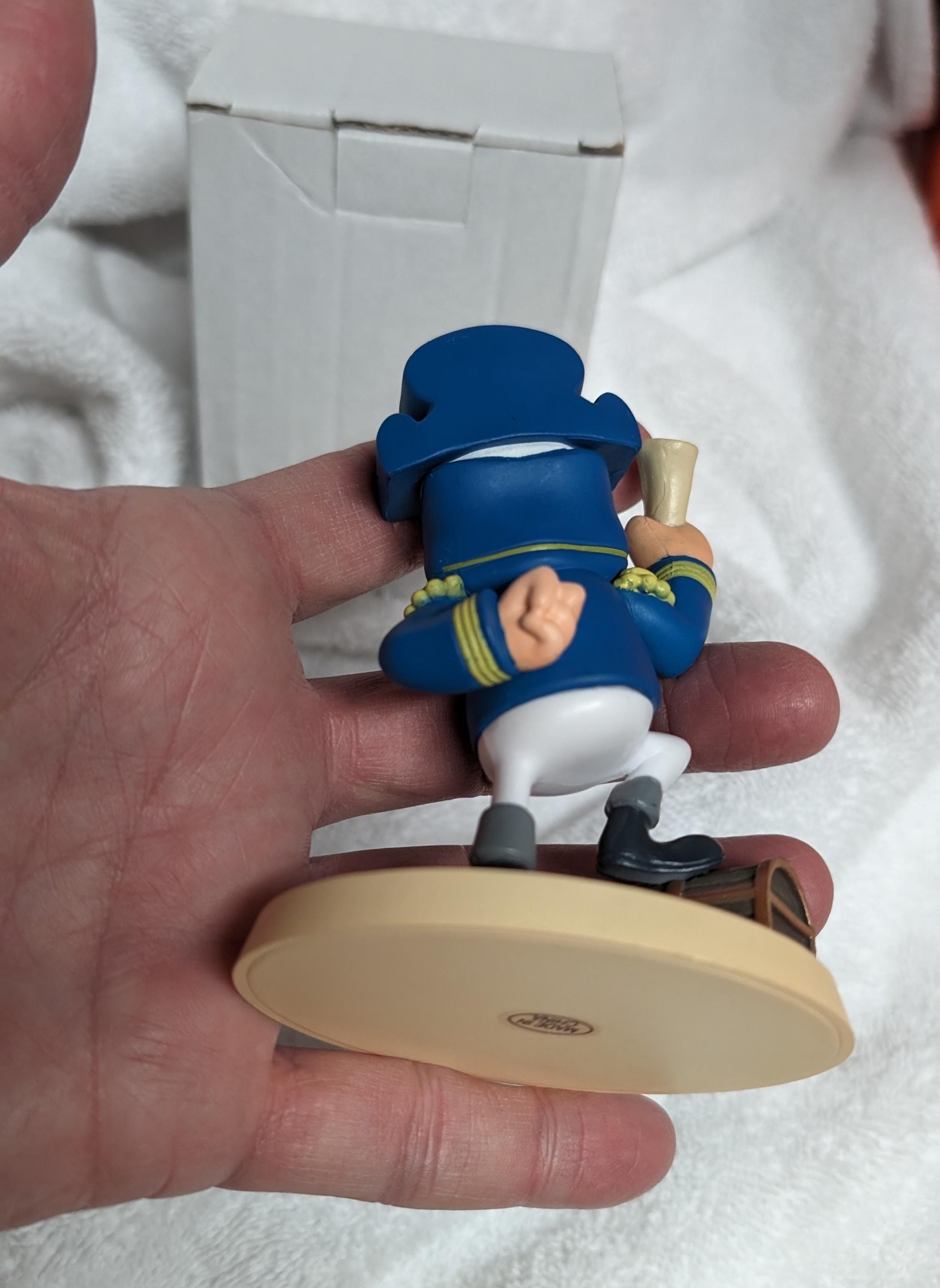 Cap'n Crunch Rare Mail Away Figure 'the Treasure Chest' Cap'n is
