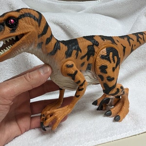 定番人気！ Vintage Jurassic Park 1993 Series 2 Electronic Utahraptor 時計
